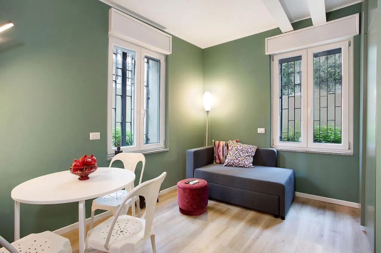 Apartment Appartamento Costanza Milan